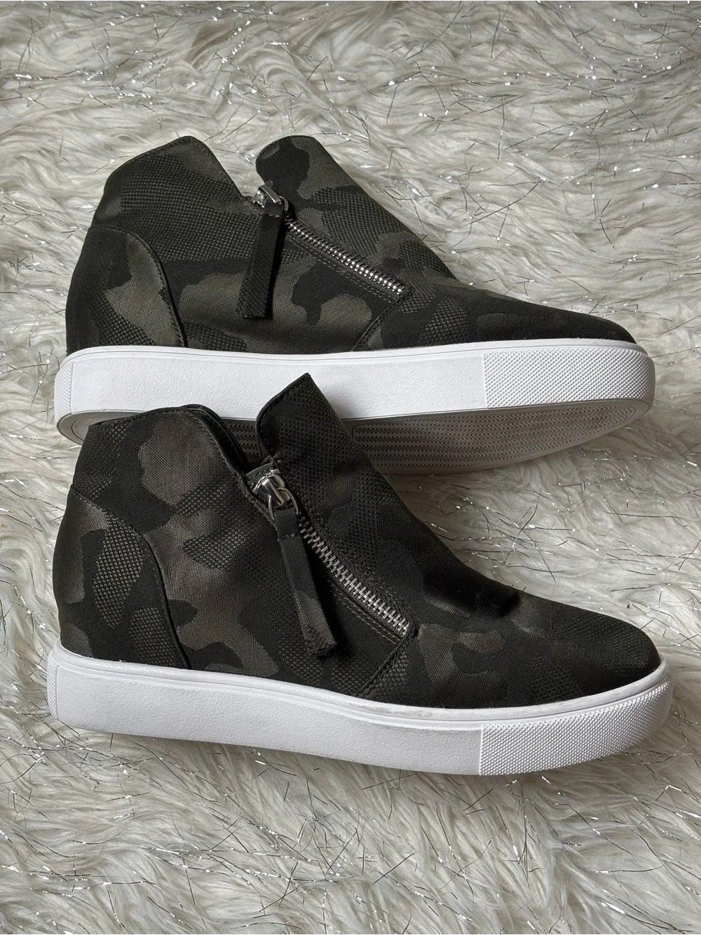 Steve Madden Green Camouflage High-Top Sneakers with White Sole Size 7.5M